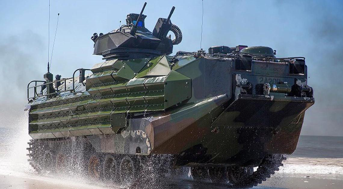 Hỏa lực hỗ trợ xe bọc thép lội nước này cũng rất mạnh, xe có thể trang bị súng phóng lựu liên thanh Mk-19 dùng cỡ đạn 40mm, cho tầm sát thương khủng khiếp; đại liên M2HB hoặc súng máy M240D cũng được trang bị để hỗ trợ việc đổ quân.