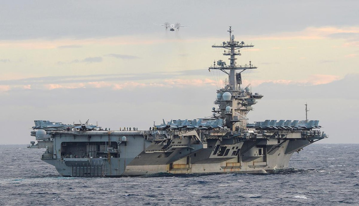 Hải quân Mỹ chưa cho biết kế hoạch hoạt động của nhóm tác chiến hàng không mẫu hạm USS Roosevelt tại biển Đông.