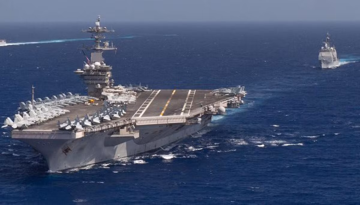 Với một siêu tàu khổng lồ như tàu sân bay lớp Nimitz cần tới thủy thủ đoàn trên tàu lên đến 3.200 người trong đó có 2.480 nhân viên hàng không.