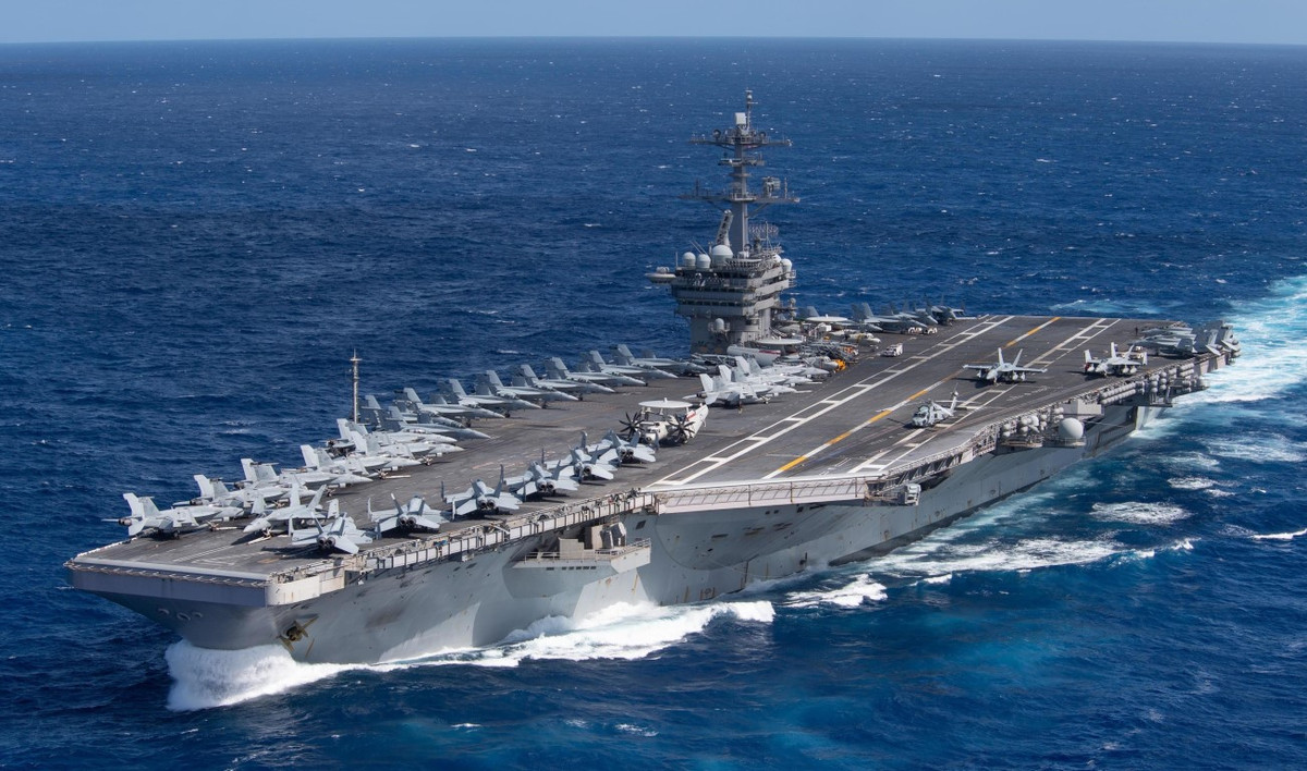 Nhà Trắng ngày 31/3 cho biết cố vấn an ninh quốc gia Mỹ và người đồng cấp Philippines đã thảo luận về hoạt động của hơn 200 tàu cá Trung Quốc ở biển Đông, cùng bày tỏ quan ngại về sự kiện này và cam kết "tiếp tục phối hợp chặt chẽ ứng phó với các thách thức ở biển Đông".