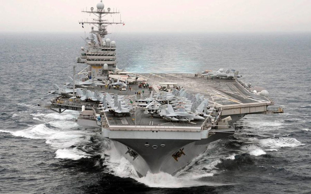 Việc đưa tàu sân bay lớp Nimitz được coi là động thái cứng rắn của hải quân Mỹ nhằm kiềm hãm những đòi hỏi phi lý của Trung Quốc tại biển Đông.