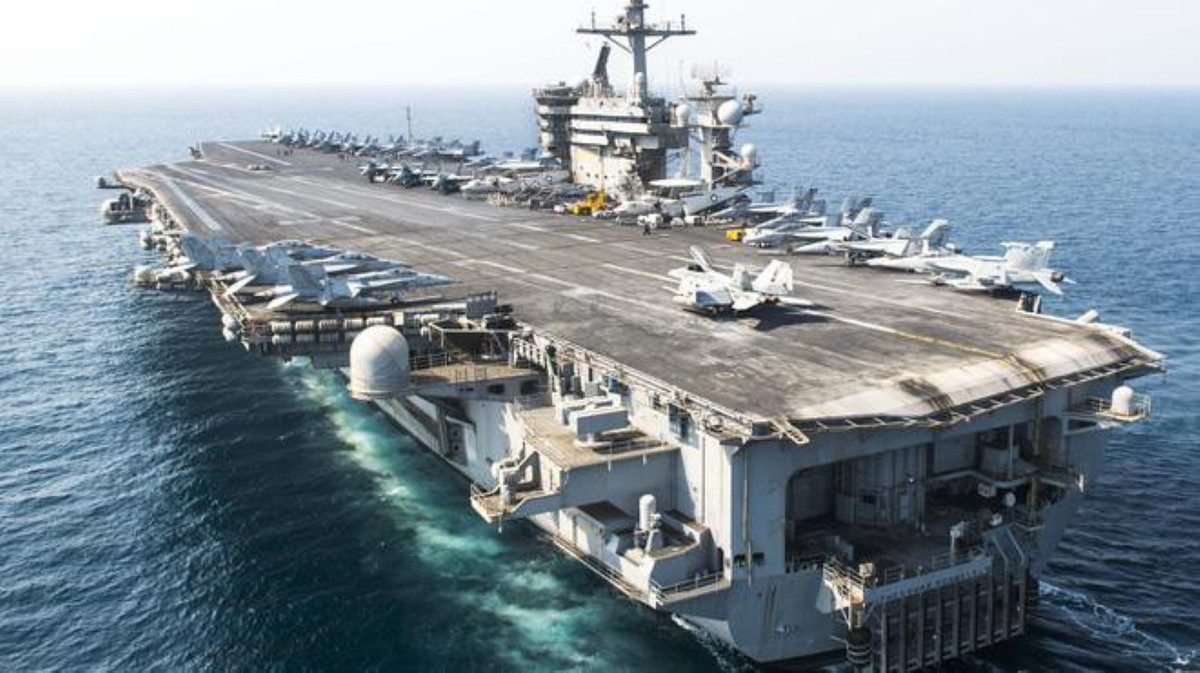 Hải quân Mỹ khi đó cho biết nhóm tác chiến của tàu sân bay USS Roosevelt thực hiện các hoạt động huấn luyện và diễn tập thường kỳ trên biển.