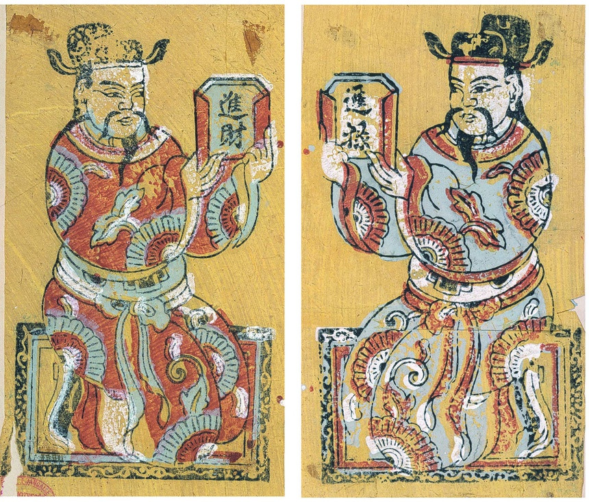 Tranh vị quan văn cầm chữ “tấn lộc” - bổng lộc ngày càng tăng (bên phải) và tranh vị quan văn cầm chữ “tấn tài” - của cải ngày càng nhiều.