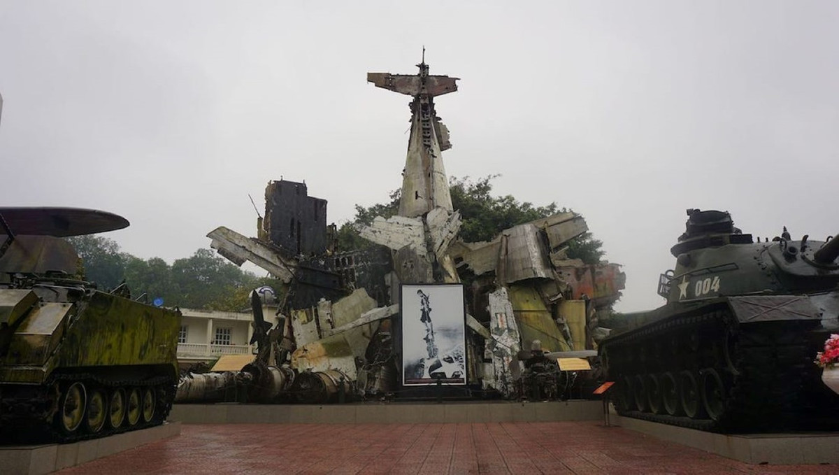 Trong trường hợp Mỹ kéo dài thời gian tham chiến trên bầu trời Hà Nội, có lẽ khuôn viên của Bảo tàng Lịch sử Quân sự Việt Nam sẽ phải lớn hơn rất nhiều, mới có thể chứa được xác máy bay Mỹ bị bộ đội ta bắn rơi tại chỗ. Nguồn ảnh: TL.