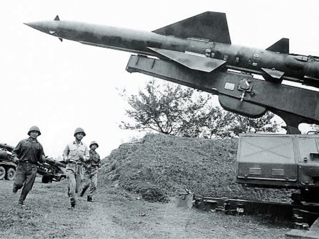 Tuy nhiên, nếu trận đánh này tiếp tục kéo dài, thời gian để lực lượng ta tuyệt diệt pháo đài bay B-52 của Mỹ có thể còn ngắn hơn thế, đơn giản là vì chúng ta thay đổi cách đánh, nâng cao hiệu suất diệt địch qua từng lần phóng tên lửa.