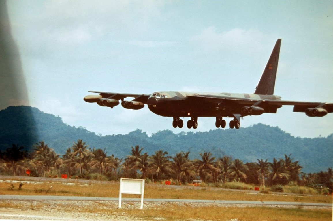 Huy động vào trận đánh này, Mỹ dùng tới 197 máy bay ném bom chiến lược B-52 - tương đương khoảng 50% số lượng mà Mỹ sở hữu khi đó.