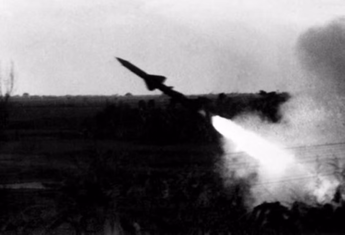 Trên thực tế, bộ đội tên lửa cùng lực lượng pháo cao xạ, và không quân đã lập được rất nhiều chiến công ngay từ ngày đầu tiên đánh địch. Đêm 18/12/1972, ngay trong trận mở màn Mỹ đã mất 3 máy bay B-52.