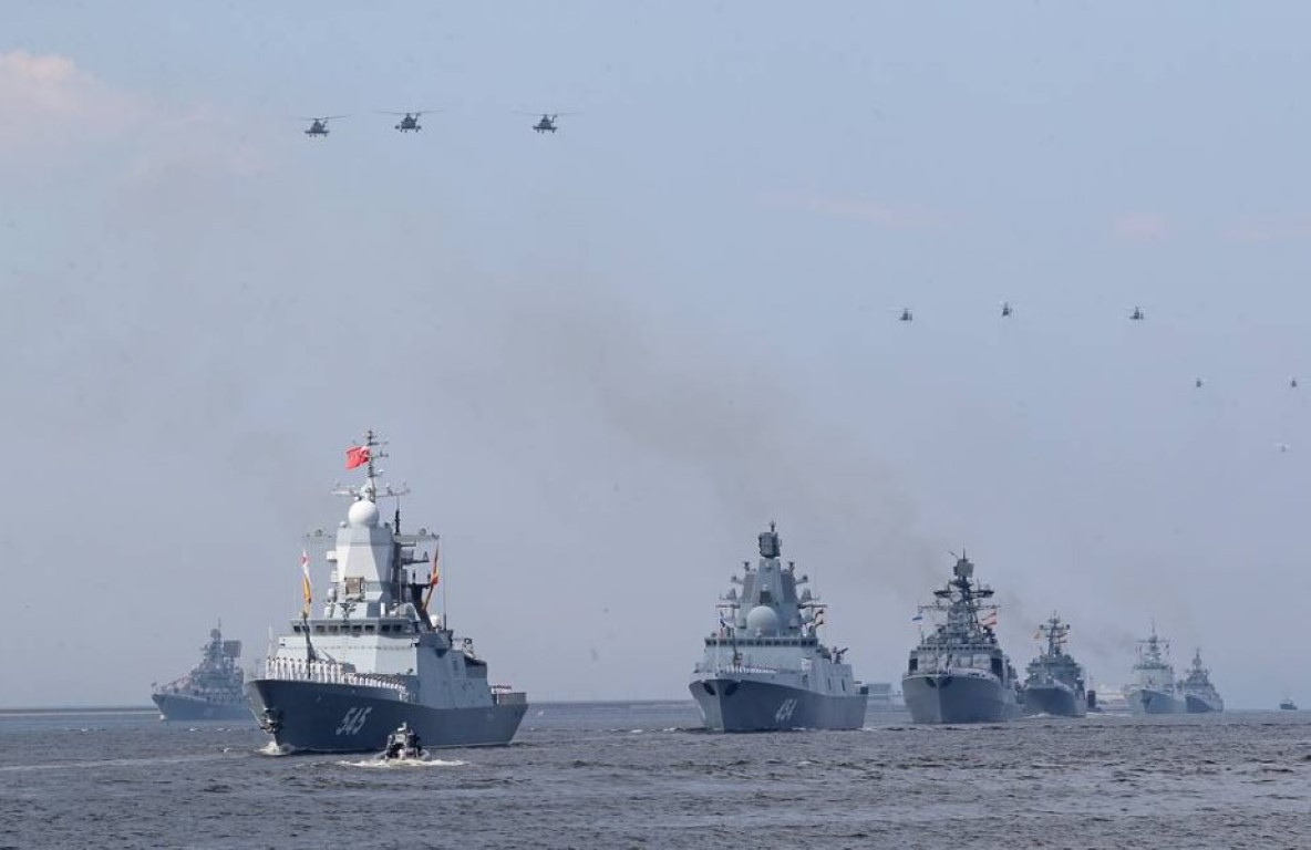 Với ưu thế lãnh thổ rộng lớn, các máy bay chiến lược và máy bay chiến thuật của Nga, có thể cất cánh từ lãnh thổ nước này, bay áp sát không phận Mỹ một cách dễ dàng, mà không cần tới tàu sân bay.