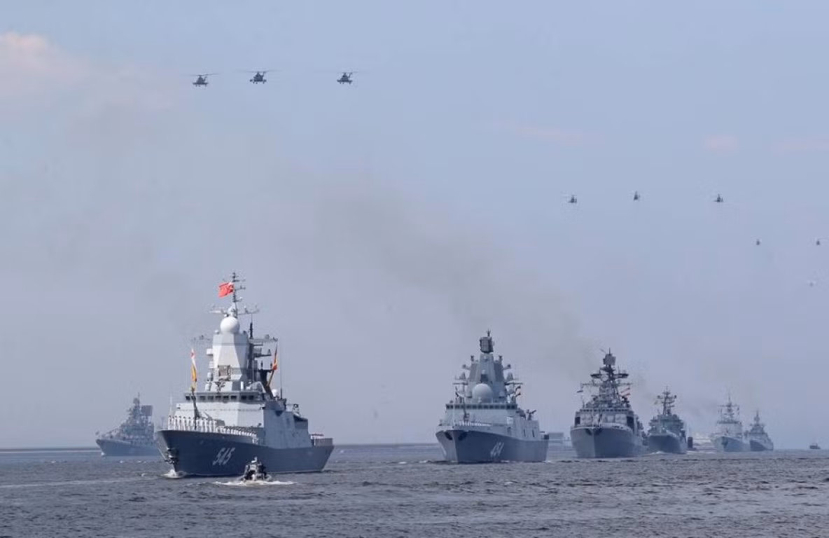 Với ưu thế lãnh thổ rộng lớn, các máy bay chiến lược và máy bay chiến thuật của Nga, có thể cất cánh từ lãnh thổ nước này, bay áp sát không phận Mỹ một cách dễ dàng, mà không cần tới tàu sân bay.