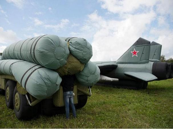 Bên cạnh đó, giới phân tích còn nhắc lại việc Không quân Israel đã nhiều lần tuyên bố về chiến công phá hủy vô số các hệ thống phòng không của Syria, nhưng sức chiến đấu của Damascus hầu như không suy giảm.