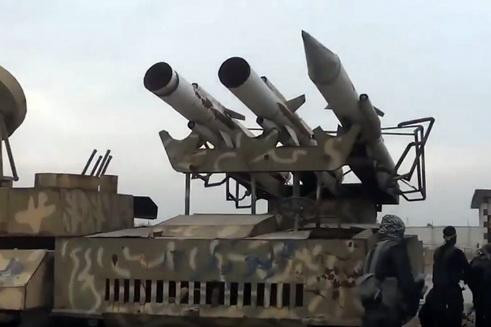 “Quân đội Mỹ rất tức giận khi biết rằng Nga vừa dễ dàng qua mặt phương tiện do thám của họ ở Trung Đông", trang Sohu của Trung Quốc đưa tin.