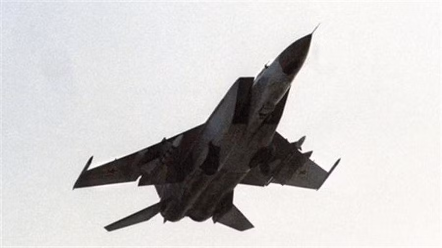 Cuộc đụng độ đầu tiên giữa không quân Iraq và Mỹ diễn ra vào ngày 17/1/1991. Tiêm kích đánh chặn MiG-25PD của Phi đội 96 đã tấn công 2 máy bay chiến đấu hạng trung F/A-18 Hornet.