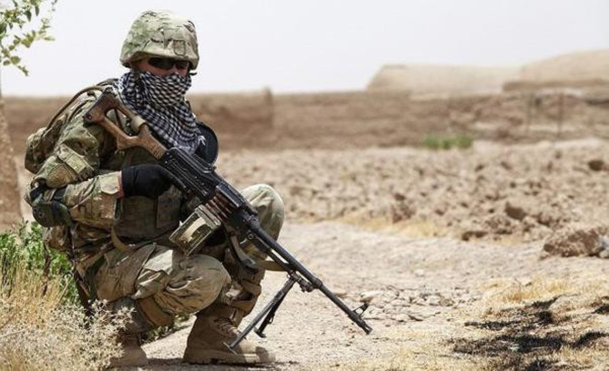 Dòng súng máy nãy cũng do thiên tài vũ khí Kalashnikov chế tạo, đưa vào sử dụng năm 1961 và được nâng cấp 8 năm sau đó.