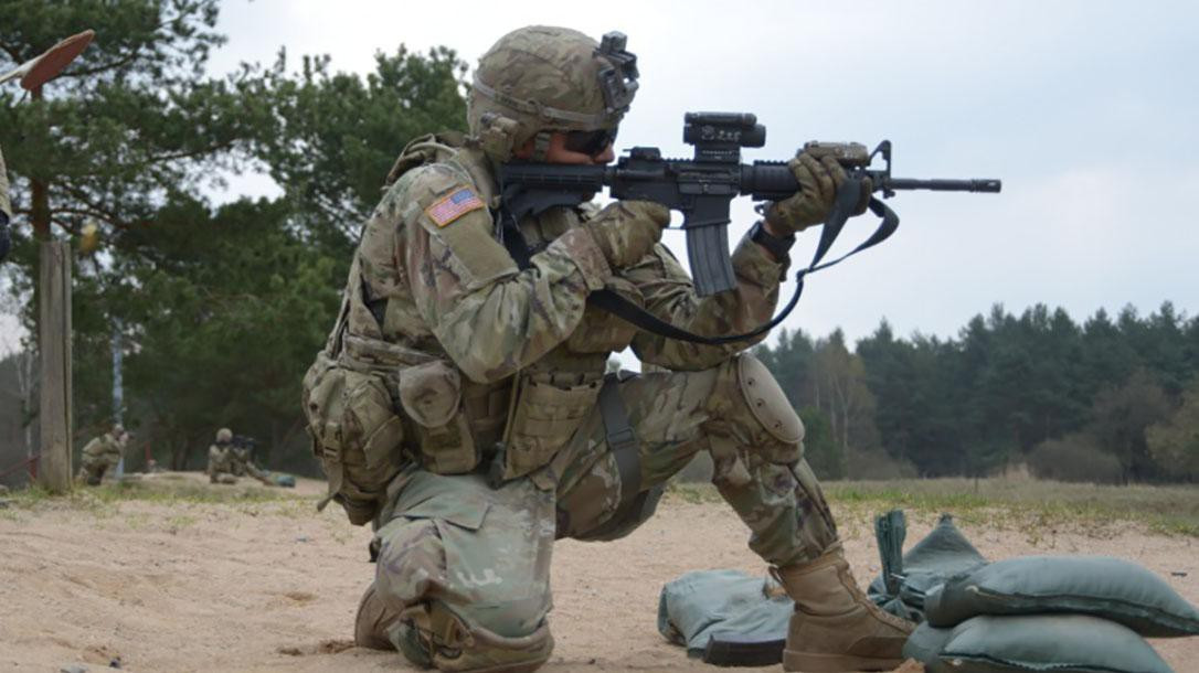 M4A1 là loại súng thuộc dòng M4 Carbine, vốn là tên gọi chung chỉ các loại súng máy cầm tay trang bị cho cá nhân. Dòng súng máy M4 là thế hệ kế cận của dòng carbine M16 trước đó, tất cả đều được sản xuất dựa trên nguyên bản là súng AR-15 của hãng ArmaLite, từng được lính Mỹ sử dụng từ Chiến tranh Việt Nam.