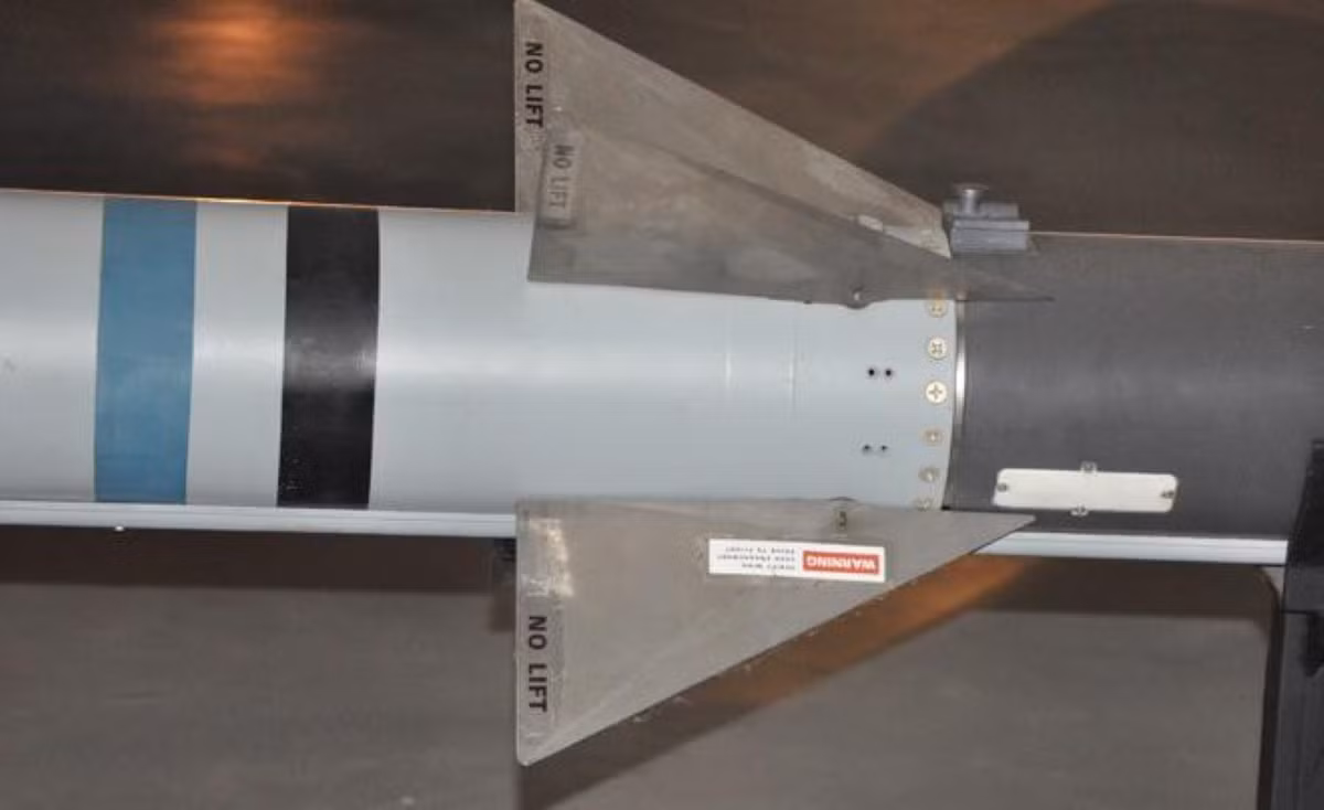 Tính tới ngày nay, các máy bay chiến đấu thế giới đã thực hiện tới hàng ngàn phát bắn AIM-120, có tới hàng trăm chiến thắng đã được ghi công cho AIM-120.