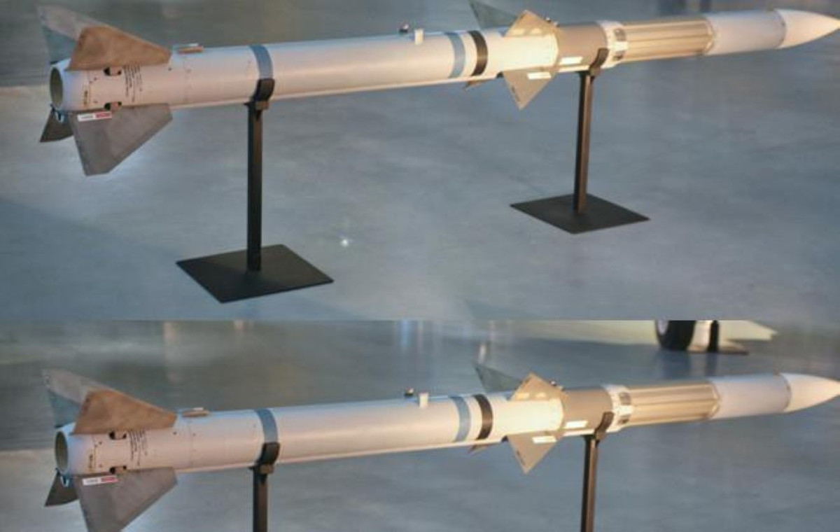 Tên lửa không đối không AIM-120 được công ty Hughes và Raytheon thay nhau phát triển, sản xuất từ 1991 tới nay.
