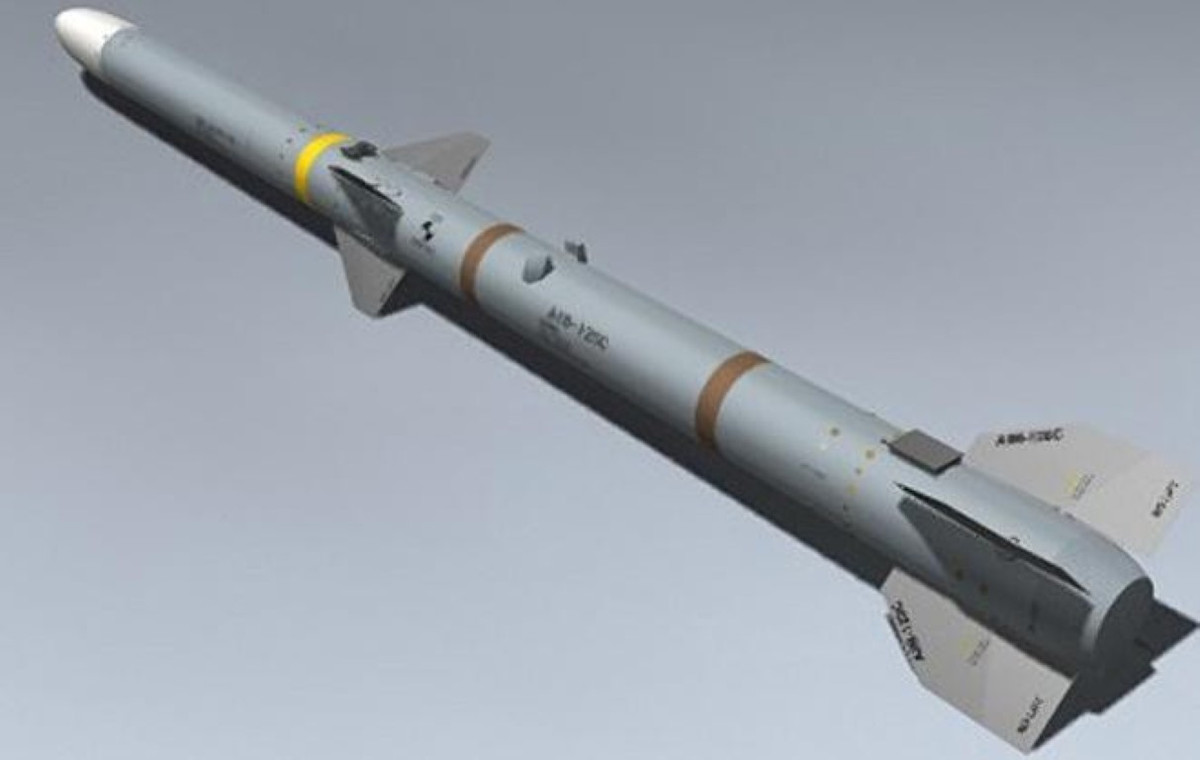 Nó ra đời nhằm thay thế cho mẫu tên lửa dẫn đường bằng radar bán chủ động AIM-7 Sparrow vốn được đánh giá là kém hiệu quả.