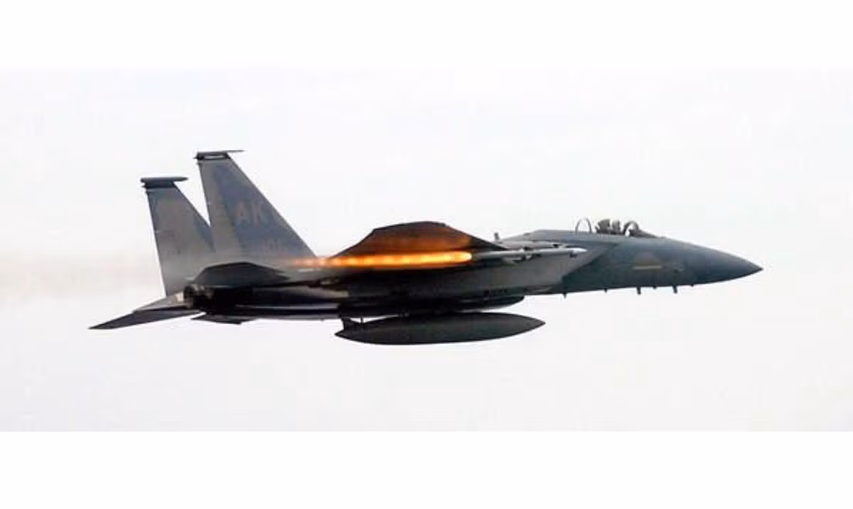 Phiến quân Houthi ở Yemen gần đây liên tục phóng tên lửa và UAV vào lãnh thổ Arab Saudi. Quân đội Arab Saudi bắn hạ phần lớn mục tiêu, nhưng chi phí cho hoạt động đánh chặn là rất lớn và không hiệu quả về kinh tế, nhất là khi mục tiêu là những phi cơ không người lái có giá ước tính chỉ vài nghìn USD.