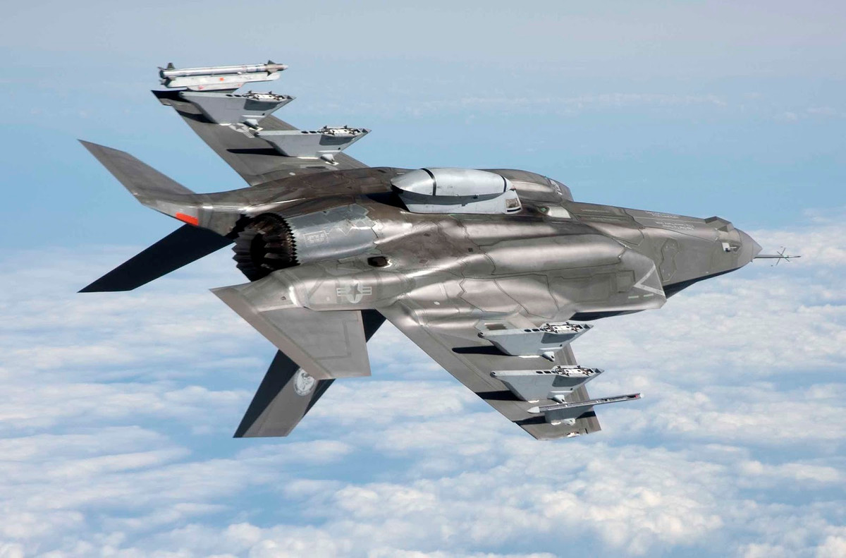 Mặc dù vẫn còn rất nhiều sự cố về kỹ thuật, tuy nhiên hãng Lockheed Martin vẫn nhận được đơn đặt hàng cho gần 1000 tiêm kích F-35.