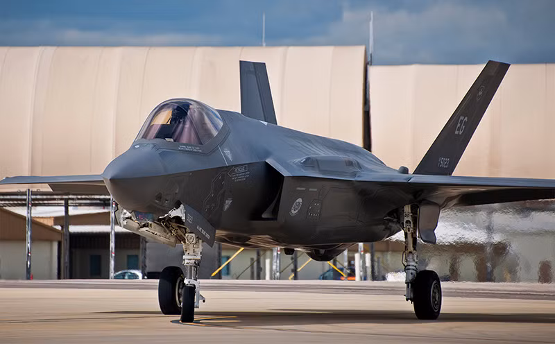 Ở thời điểm hiện tại, chiến đấu cơ F-35 cũng là loại tiêm kích tàng hình duy nhất được xuất khẩu rộng rãi khắp thế giới.