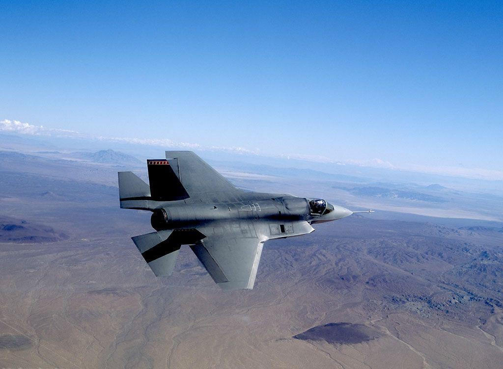 Tuy nhiên kể từ đó tới nay, tốc độ khắc phục khuyết điểm và sự cố trên chiếc chiến đấu cơ F-35 này tỏ ra cực kỳ chậm.