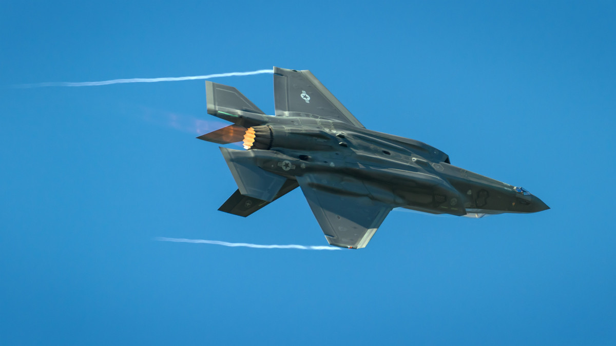 Mặc dù vậy, các tiêm kích thế hệ năm Su-57E của Nga cũng đã dần lộ diện và dự kiến, các chiến đấu cơ của Moscow sẽ làm "khuynh đảo" thị trường xuất khẩu tiêm kích thế hệ năm trong thời gian tới. Nguồn ảnh: Pinterest.