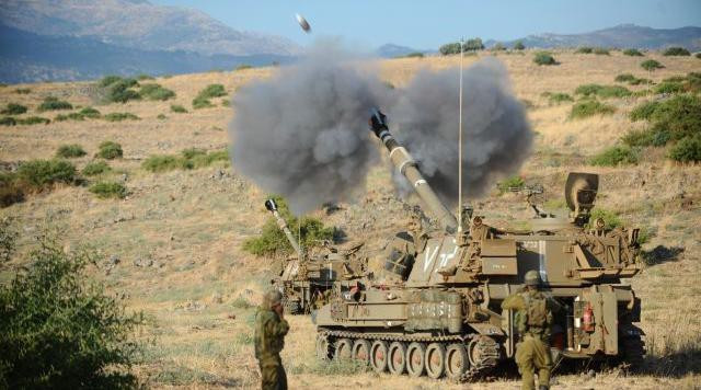 Còn vị trí lái xe lại được bố trí riêng biệt phía trước tháp pháo. Việc tháp pháo của M109 có thể xoay được 360 độ là điều cực kỳ đặc biệt bởi thông thường trên các khẩu pháo tự hành kiểu này, góc xoay tháp pháo là rất hẹp.