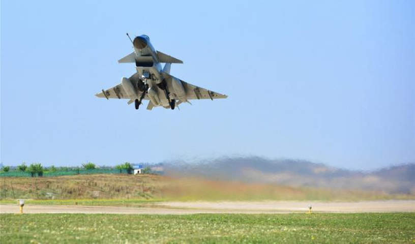 Chiếc tiêm kích 2 chỗ ngồi Thành Đô J-10S của Không quân Trung Quốc bất ngờ gặp nạn tại tỉnh Hà Nam vào ngày 22/10.