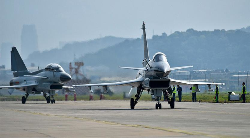 Tải trọng vũ khí trên máy bay lên tới 7 tấn không chỉ cho phép mang được tên lửa không đối không mà cả tên lửa không đối đất, bom thông minh.