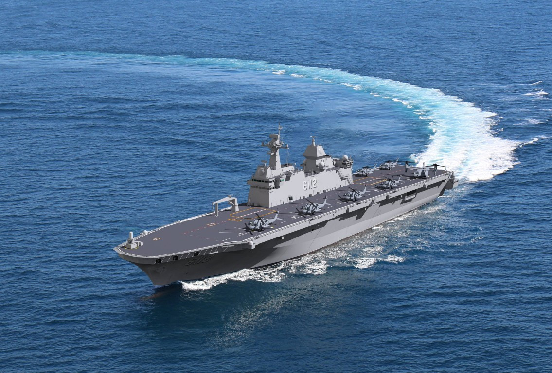 Tàu có biên chế thủy thủ đoàn đầy đủ bao gồm 330 người, kèm theo đó là khả năng vận tải cực kỳ đáng nể, phục vụ được những cuộc tấn công đổ bộ quy mô lớn.