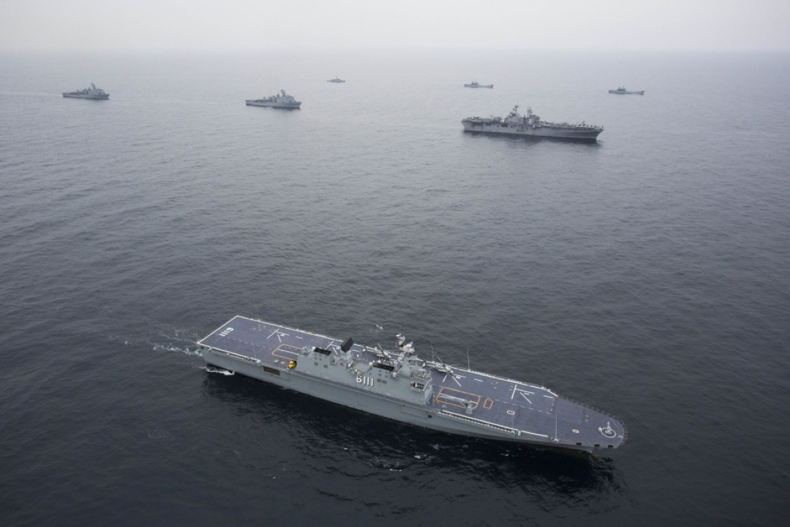 Tàu đổ bộ tấn công đầu tiên của Hàn Quốc theo lớp này, được đặt tên ROKS Dokdo, đã được hạ thủy từ năm 2005, nhập biên chế lực lượng Hải quân Hàn Quốc từ năm 2007.