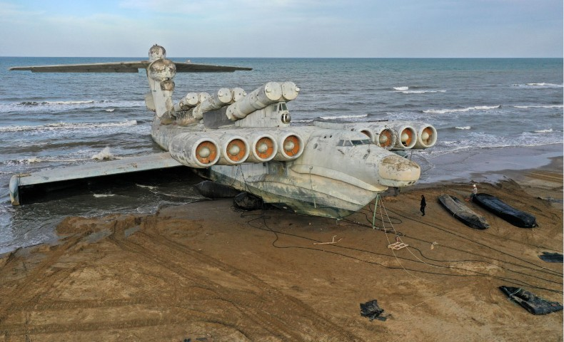 Để có thể giúp Quái vật biển Caspian di chuyển được, cần tới 8 động cơ phản lực Kuznetsov NK-87. Khi di chuyển ở tốc độ tối đa, loại phương tiện lai này có thể đạt vận tốc 550 km/h, chiều cao tối đa khi "bay" lên tới 12 mét.