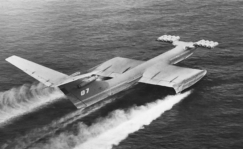 Mặc dù vậy, phương tiện bay Ekranoplan của Liên Xô trước đây có một ưu điểm vượt trội, đó là với kích thước khổng lồ của mình, nó mang theo được tới 6 tên lửa chống hạm P-270.
