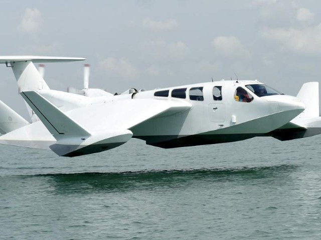 Theo thông tin được tờ Defence đăng tải, Lầu Năm Góc đang nghiên cứu các thông tin liên quan, để chế tạo một loại phương tiện bay lai tàu chiến tương tự, có khả năng hoạt động ở cả trên cạn lẫn trên mặt nước.