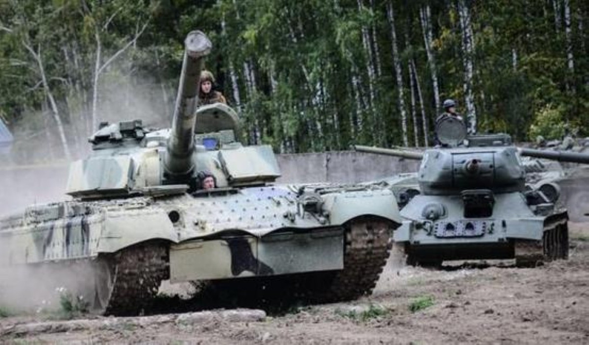 Rõ ràng việc tăng hỏa lực cho xe tăng không đơn thuần chỉ là lắp một pháo có cỡ nòng lớn hơn, mà đòi phải có giải pháp triệt để và tổng thể hơn trong chế tạo, nghĩa là khung thân xe tăng phải được phát triển hoàn toàn mới cho pháo cỡ 152mm.