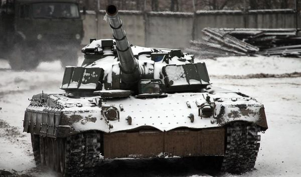 Các nhà chế tạo xe tăng Liên Xô cho rằng, nếu xe tăng của họ được trang bị pháo có sức hủy diệt lớn, thì xe tăng phương Tây dù được trang bị lớp giáp tốt cũng khó có thể sống sót khi bị bắn trúng.