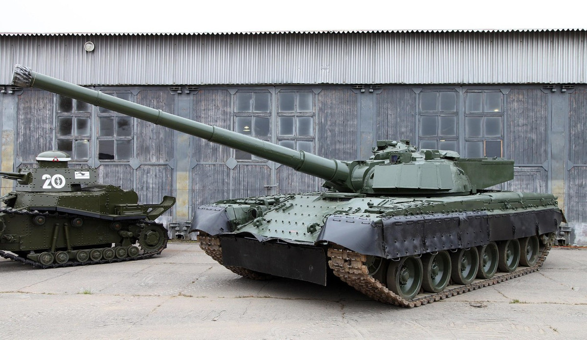 Pháo lớn cũng khiến trọng lượng xe tăng lên, trọng tâm cân bằng của xe có sự thay đổi, điều này làm cho độ cơ động của xe giảm xuống. Chính vì các nguyên nhân chính trên, dự án đã bị đóng lại khi mới chỉ có một nguyên mẫu được chế tạo.