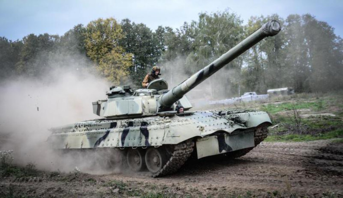 Vào thập niên 1980, trong bối cảnh vị thế số 1 về xe tăng đang bị đe dọa, xe tăng mới của phương Tây tỏ ra vượt hơn hẳn so với những chiếc tăng cùng loại của Liên Xô; vì vậy Moscow đề ra dự án Object 292 với việc trang bị cho xe tăng pháo nòng lớn để tăng cường sức mạnh hỏa lực.