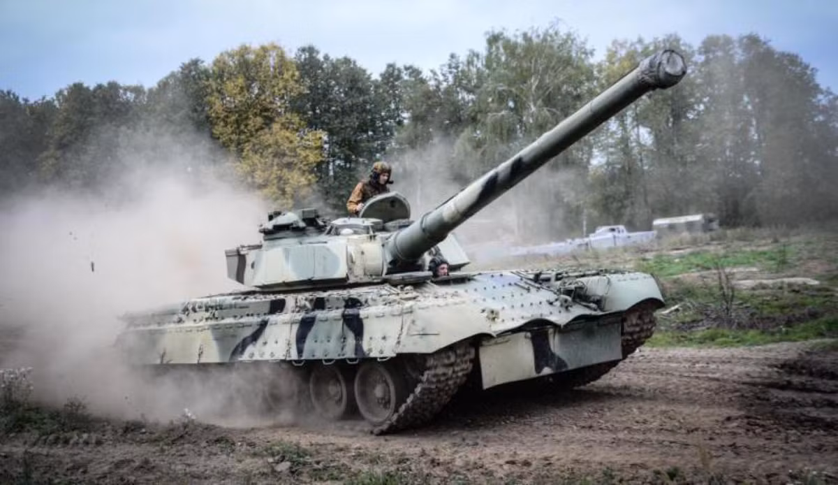 Vào thập niên 1980, trong bối cảnh vị thế số 1 về xe tăng đang bị đe dọa, xe tăng mới của phương Tây tỏ ra vượt hơn hẳn so với những chiếc tăng cùng loại của Liên Xô; vì vậy Moscow đề ra dự án Object 292 với việc trang bị cho xe tăng pháo nòng lớn để tăng cường sức mạnh hỏa lực.