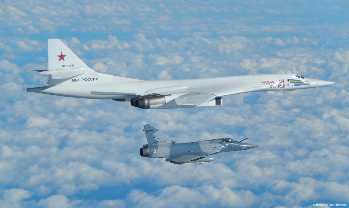Khả năng mang vác vũ khí của Tu-160 cũng cực kỳ đáng nể với việc mang theo được tối đa 45 tấn vũ khí các loại.