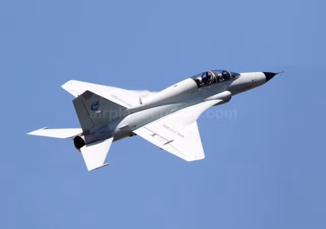 Trung Quốc thậm chí còn coi huấn luyện cơ FTC-2000G là loại tiêm kích đa năng và như những gì nước này quảng bá, đây là loại tiêm kích đa năng rẻ nhất thế giới.