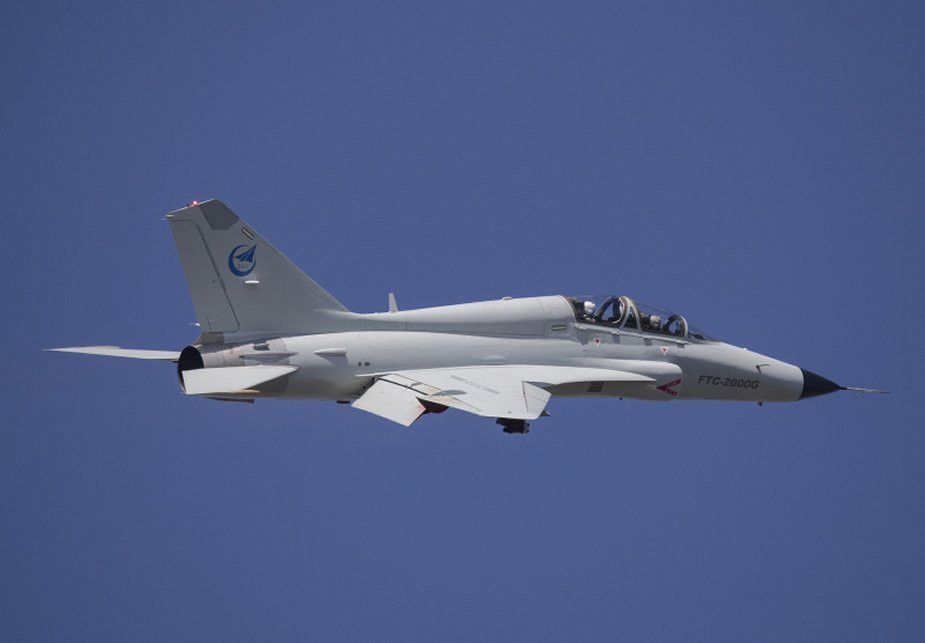 Máy bay huấn luyện FTC-2000G là phiên bản xuất khẩu, được Trung Quốc cải biên từ phiên bản huấn luyện cơ siêu âm Quý Châu-9 hay JL-9.