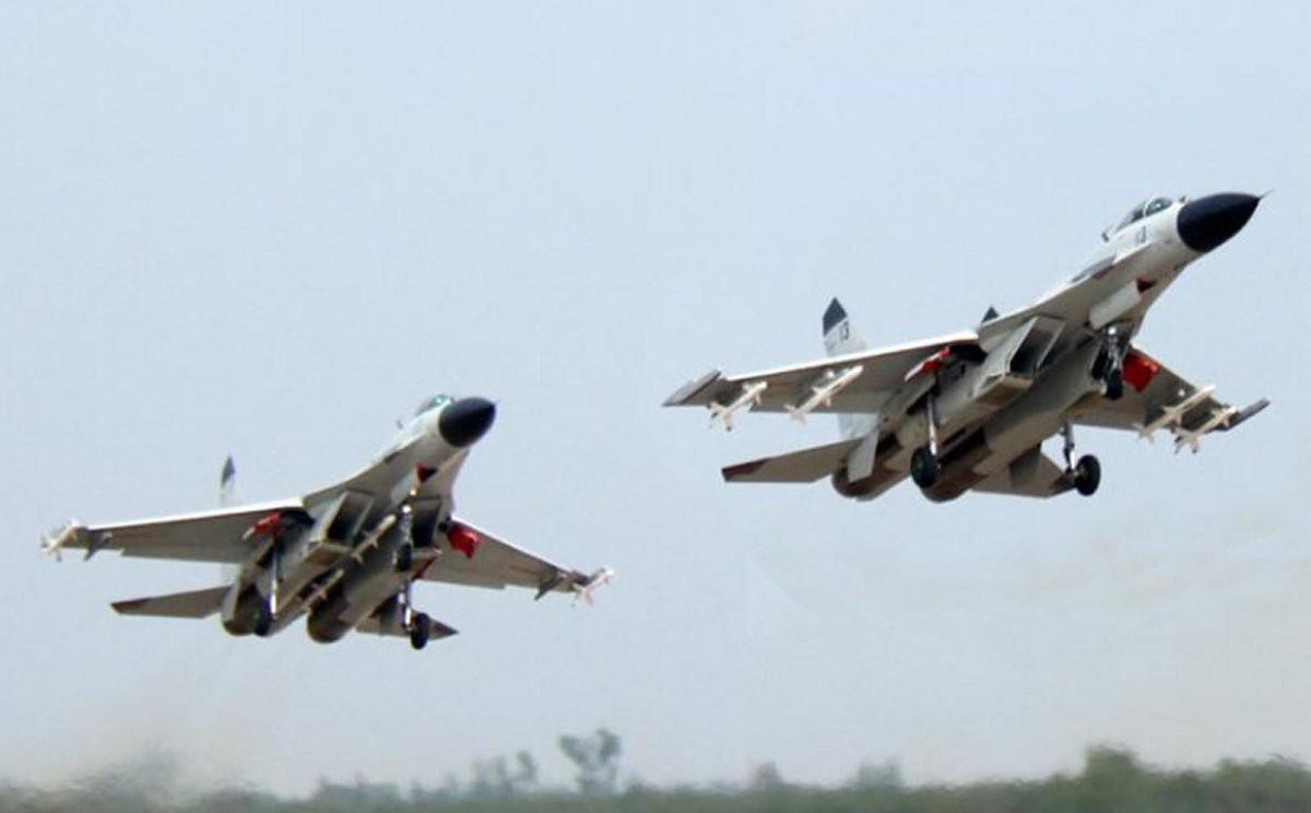 J-11D là phiên bản cải tiến sâu của J-11B với hệ thống radar quét mảng chủ động được thêm vào và động cơ WS-10 được cải tiến.