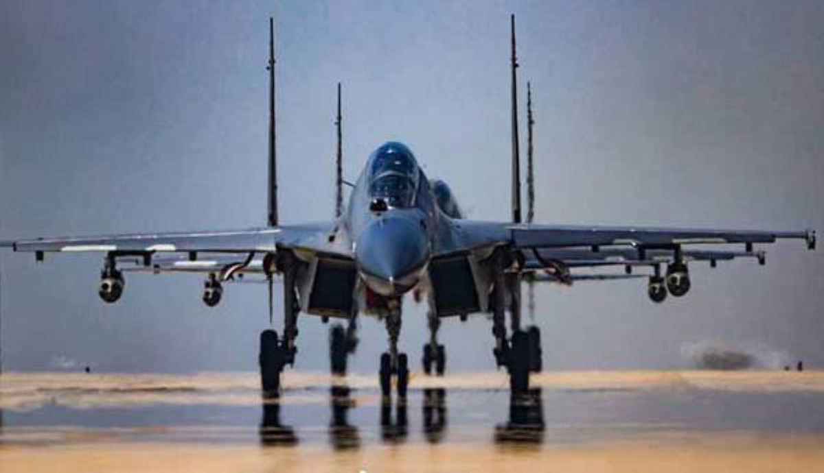 Hiệu năng của phiên bản J-11 do Trung Quốc tự sản xuất được coi là tiệm cận với hiệu năng của Su-27 của Nga, thậm chí phiên bản J-11D còn được cho là ngang cơ với cả Su-30SM Nga.