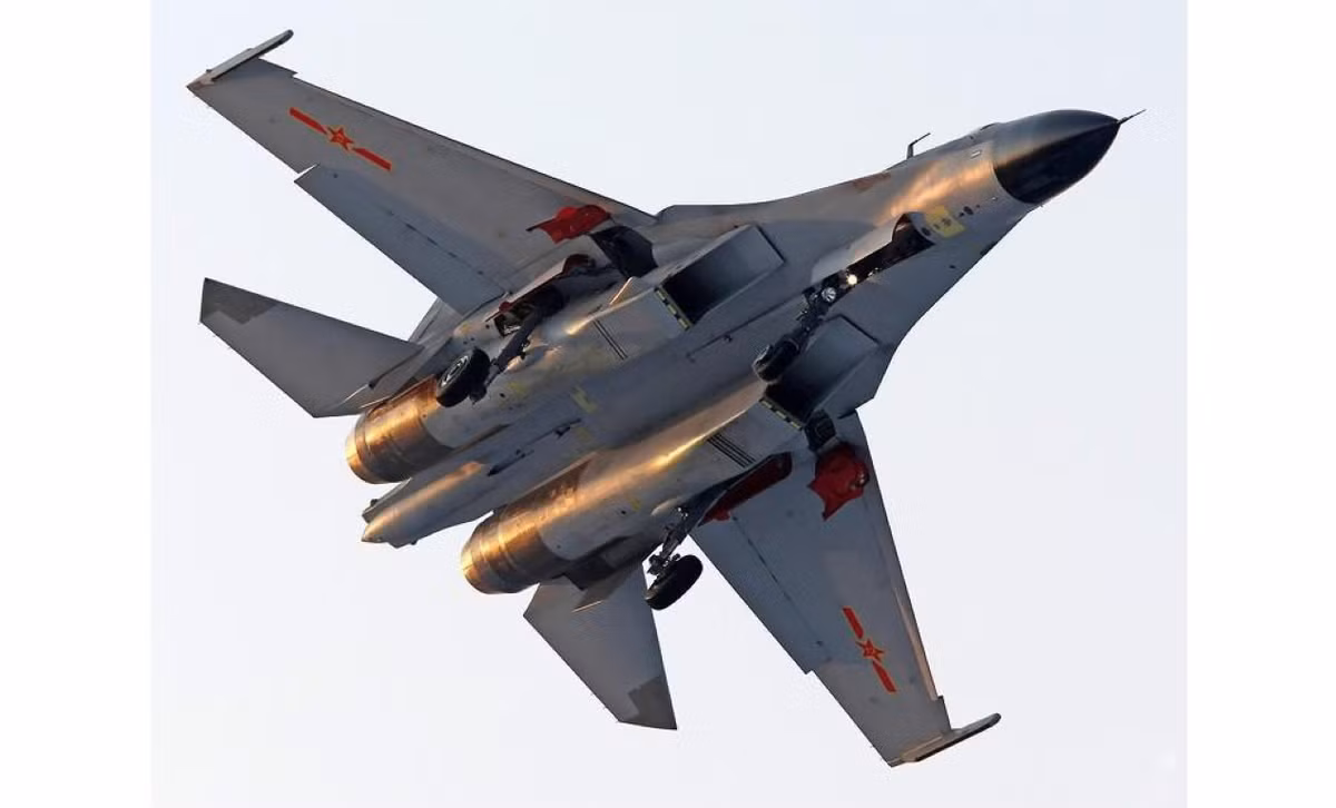 J-11B là phiên bản nội địa hoàn toàn của J-11 với radar, hệ thống bay và vũ khí đều được nội địa hoá. Một vài nguồn tin cho biết tỷ lệ nội địa hoá của J-11B có thể lên tới 90%.