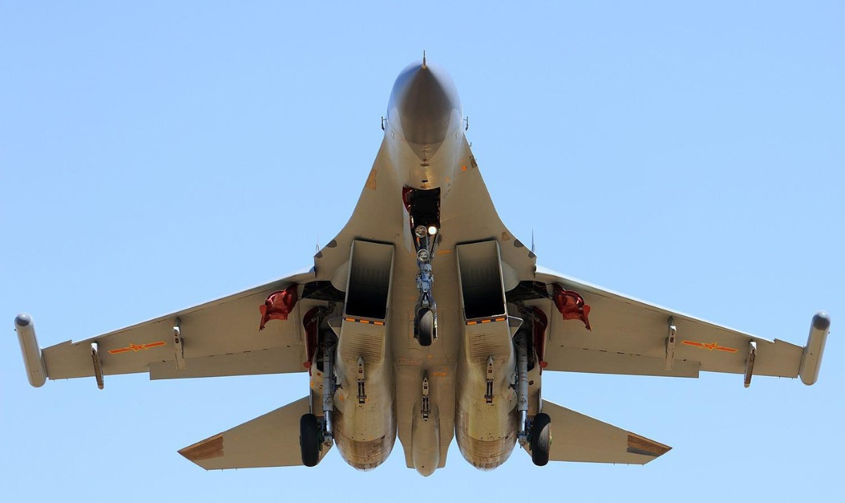 Tuy nhiên ngay sau khi khoảng 100 chiếc được sản xuất thì Bắc Kinh tuyên bố dừng hợp đồng.