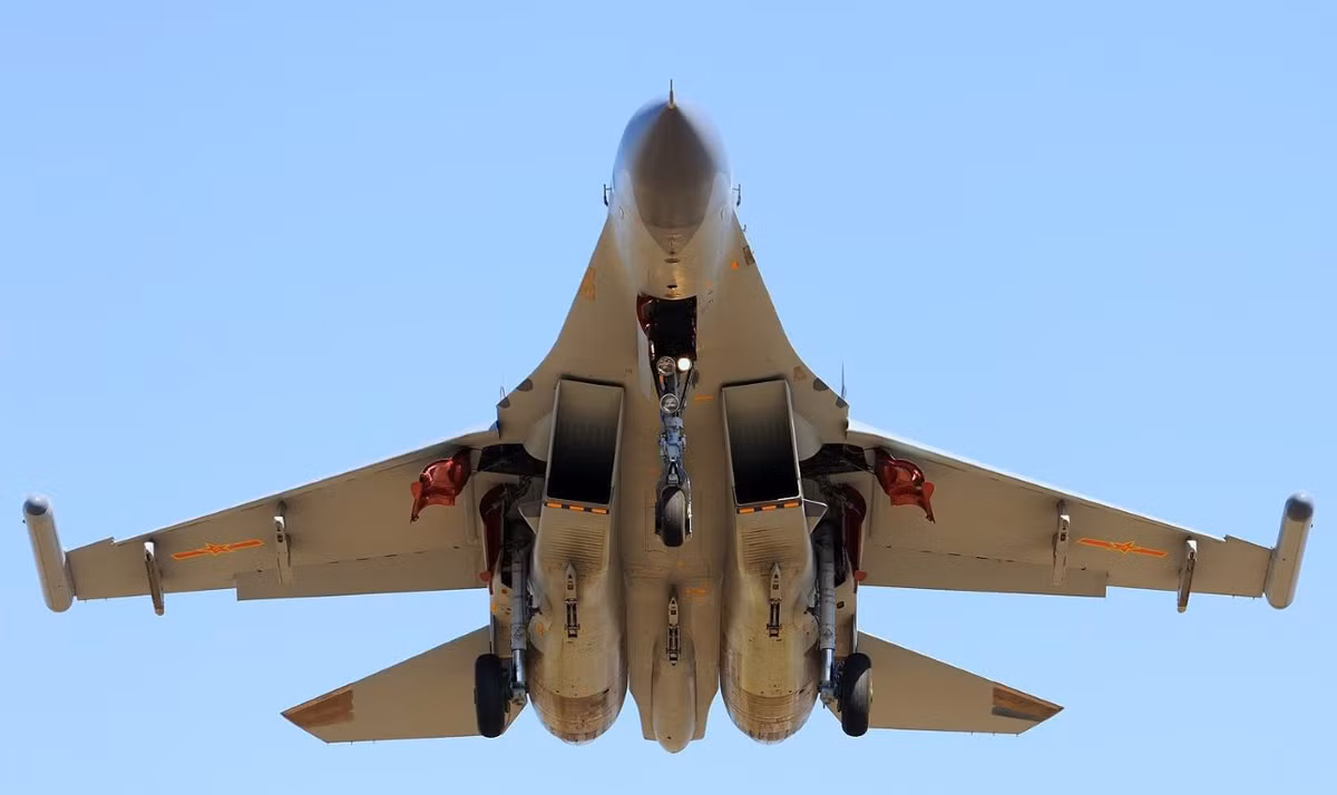 Tuy nhiên ngay sau khi khoảng 100 chiếc được sản xuất thì Bắc Kinh tuyên bố dừng hợp đồng.