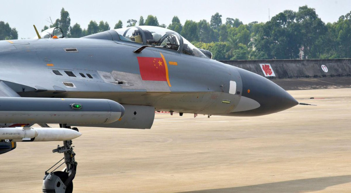 Toàn bộ các phiên bản của J-11 do Trung Quốc sản xuất tới thời điểm này bao gồm J-11A, J-11B, J-11BS, J-11D, J-15 và J-16 đều được Quân đội Trung Quốc sử dụng và không có bất cứ phiên bản nào được sử dụng để xuất khẩu.