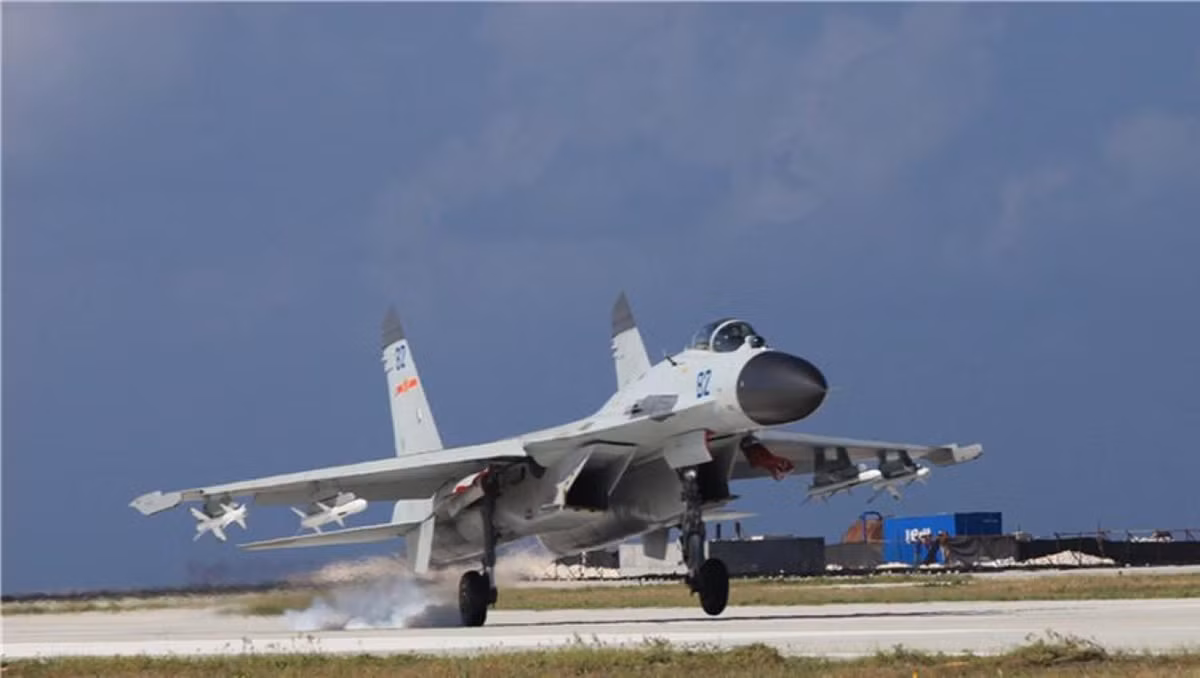 Tới thời điểm hiện tại, đã có tổng cộng khoảng 300 chiến đấu cơ J-11 được Trung Quốc sản xuất và quá trình sản xuất mới vẫn tiếp tục được diễn ra. Nhà máy lắp ráp J-11 được đặt ở Thẩm Dương, phía Bắc Trung Quốc.