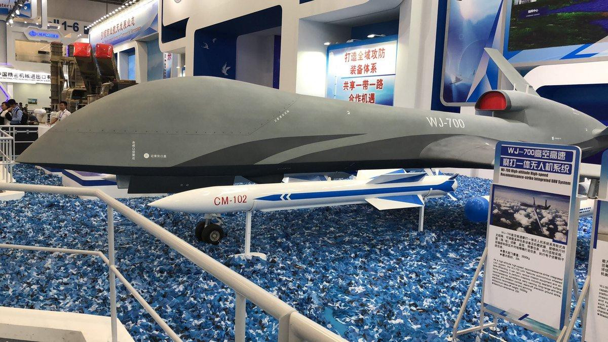 UCAV WJ-700 sử dụng động cơ phản lực và đạt tốc độ tối đa 700 km/h, với trần bay 12.000 m.